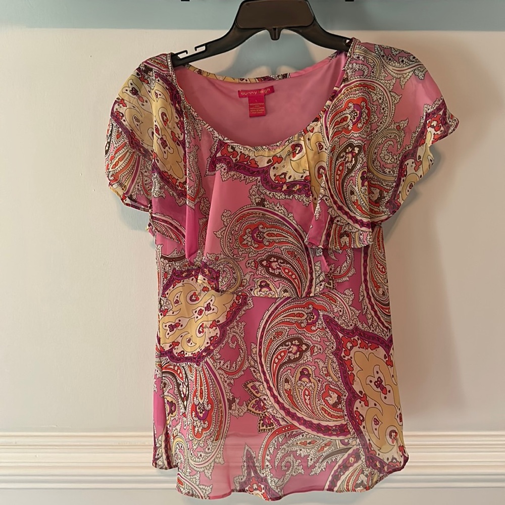 Sunny Leigh colorful top size L